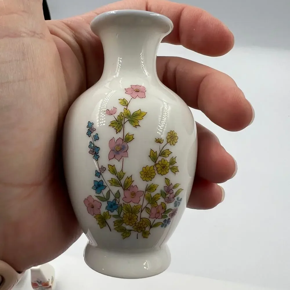 Vintage‎ Otagiri Floral White Bud Vase Mini Pink Blue Yellow Blooms Japan Made
